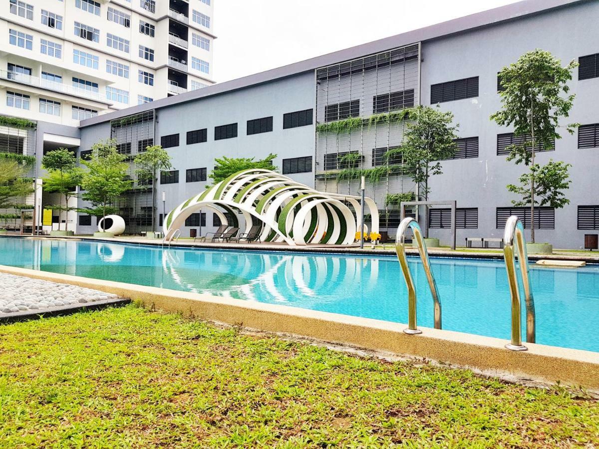 No.5 The Mint @ Puchong Center Near Ioi Mall Extérieur photo